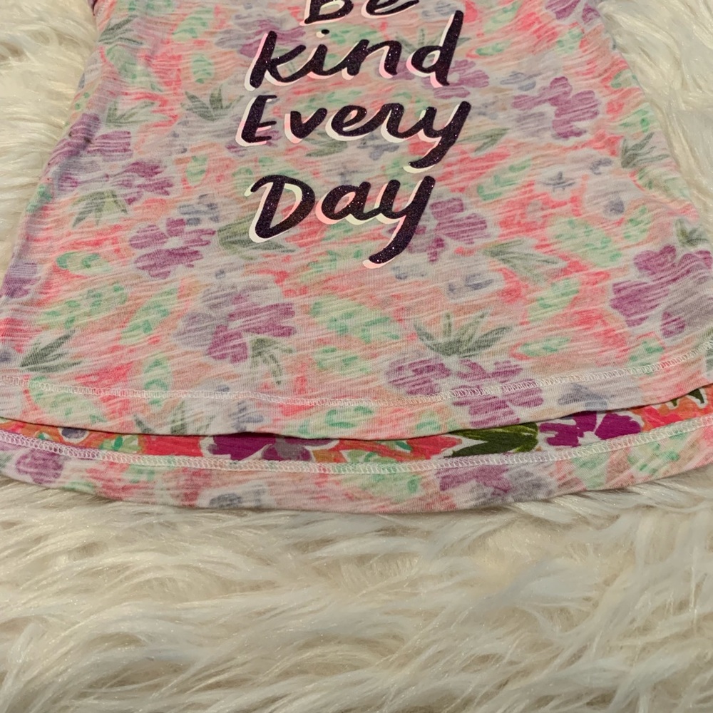 💕Girls “ Be kind every day “ tee. Size 4T - Picture 6 of 6